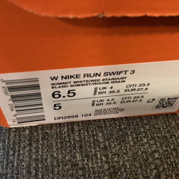 Nike Women’s Run Swift 3 Running Sneakers, size 6.5 - Picture 4 of 11